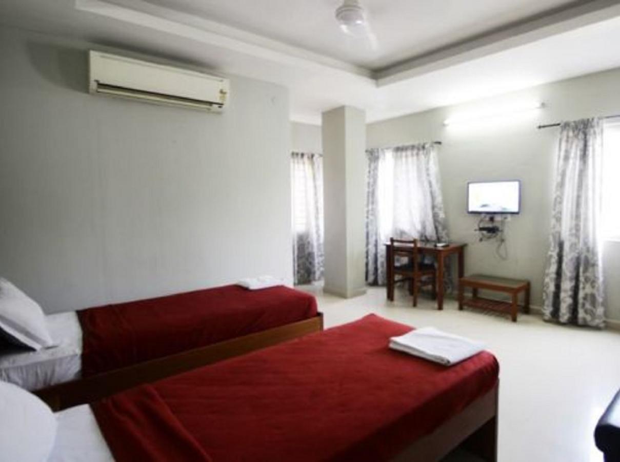 Hotel Sea Shell Park Chennai Esterno foto