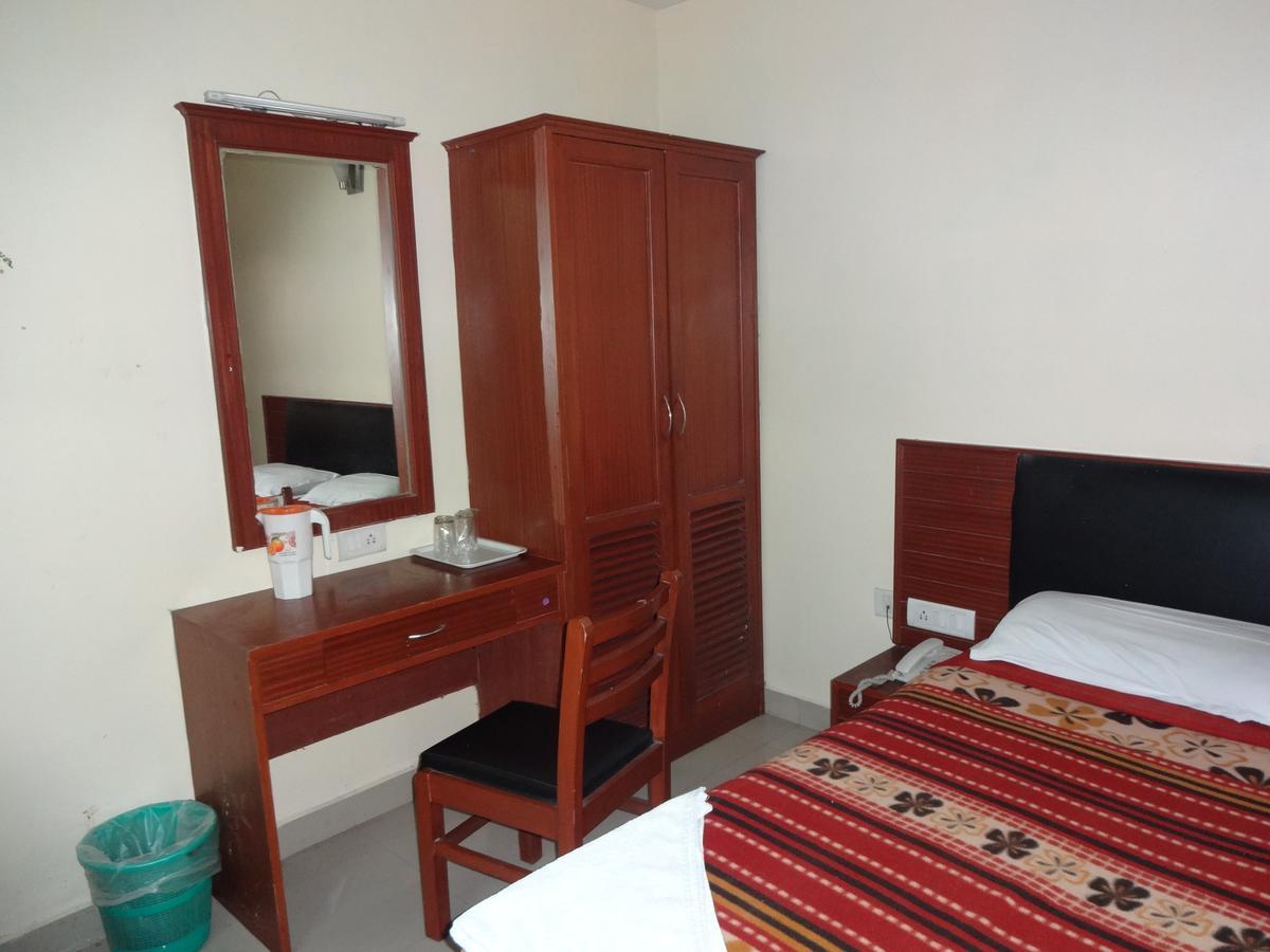 Hotel Sea Shell Park Chennai Esterno foto