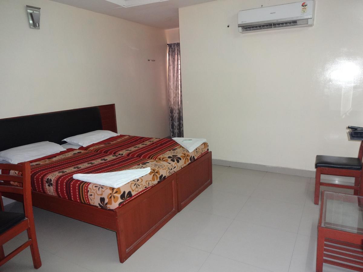 Hotel Sea Shell Park Chennai Esterno foto