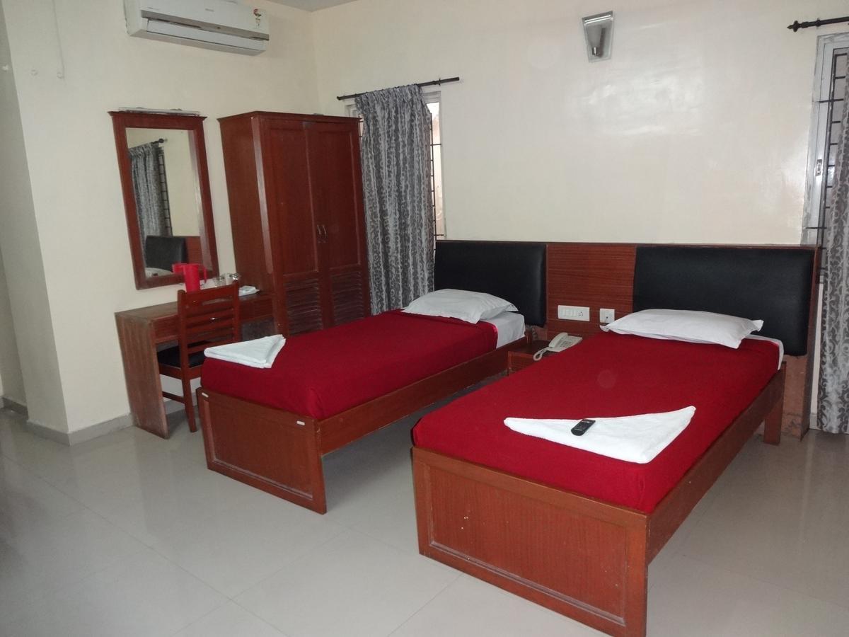 Hotel Sea Shell Park Chennai Esterno foto