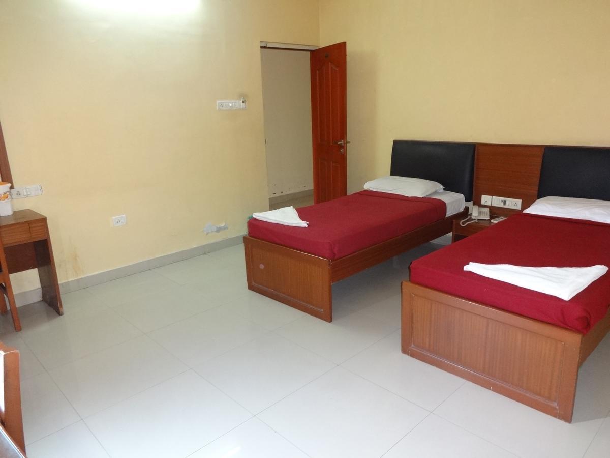 Hotel Sea Shell Park Chennai Esterno foto